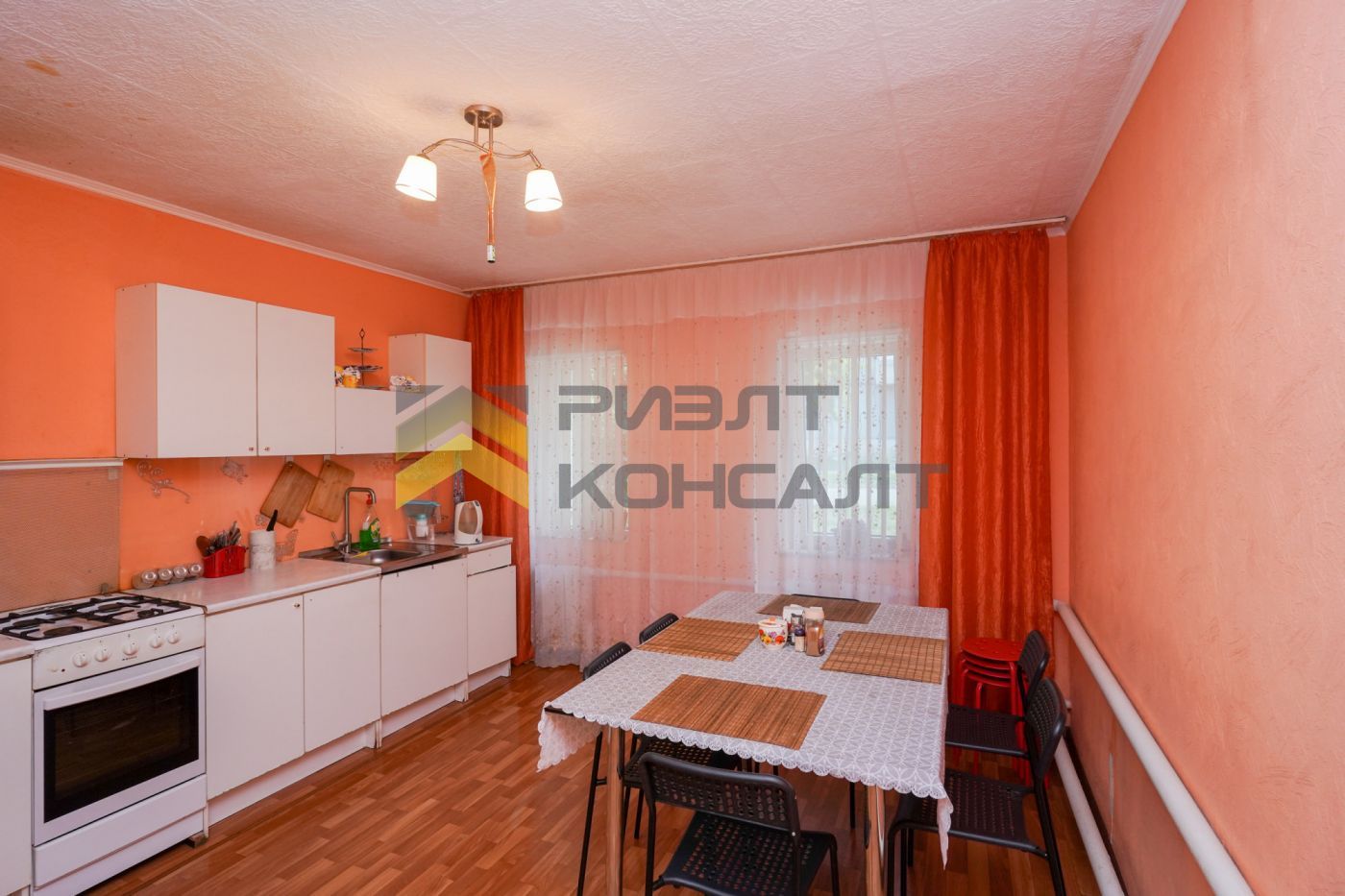 Дом, 230.50м², 5.20 соток, 2 этажа, 4 комн., стены: Кирпич