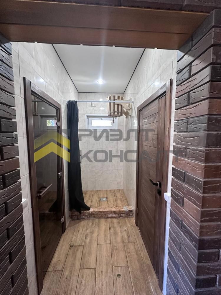 Дом, 180.80м², 11.10 соток, 1 этаж, 3 комн., стены: Кирпич миниатюра 20