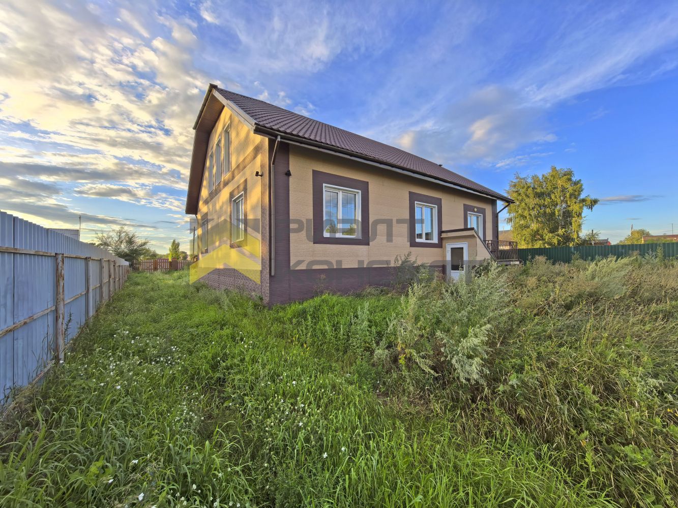 Дом, 250м², 15 соток, 2 этажа, 8 комн., стены: Кирпич