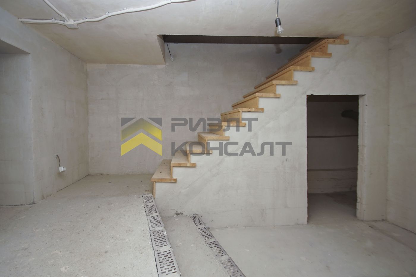 Дом, 250м², 15 соток, 2 этажа, 8 комн., стены: Кирпич миниатюра 30