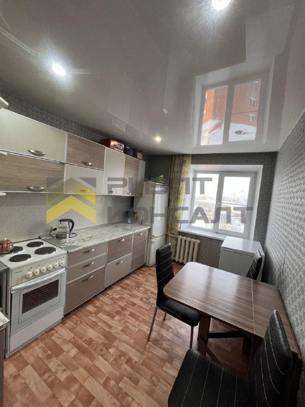 3-комн. квартира, Вторичка, 76м², 8/9 этаж