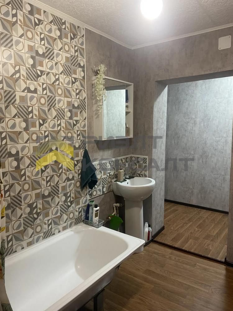 Дом, 230.50м², 5.20 соток, 2 этажа, 4 комн., стены: Кирпич миниатюра 20