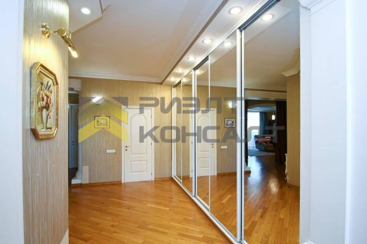 3-комн. квартира, Вторичка, 158.40м², 7/7 этаж