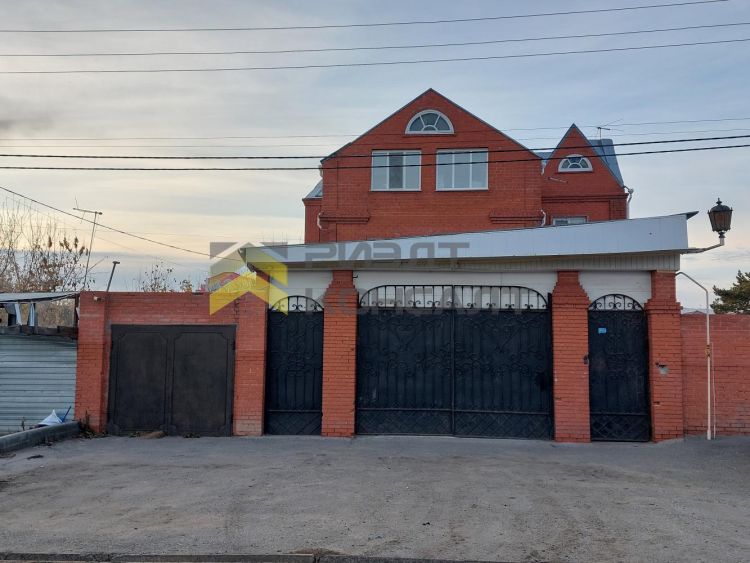 Дом, 418.70м², 8.80 соток, 3 этажа, 6 комн., стены: Кирпич миниатюра 36