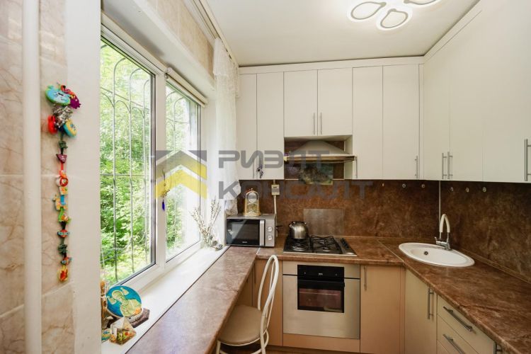 3-комн. квартира, Вторичка, 60м², 1/5 этаж